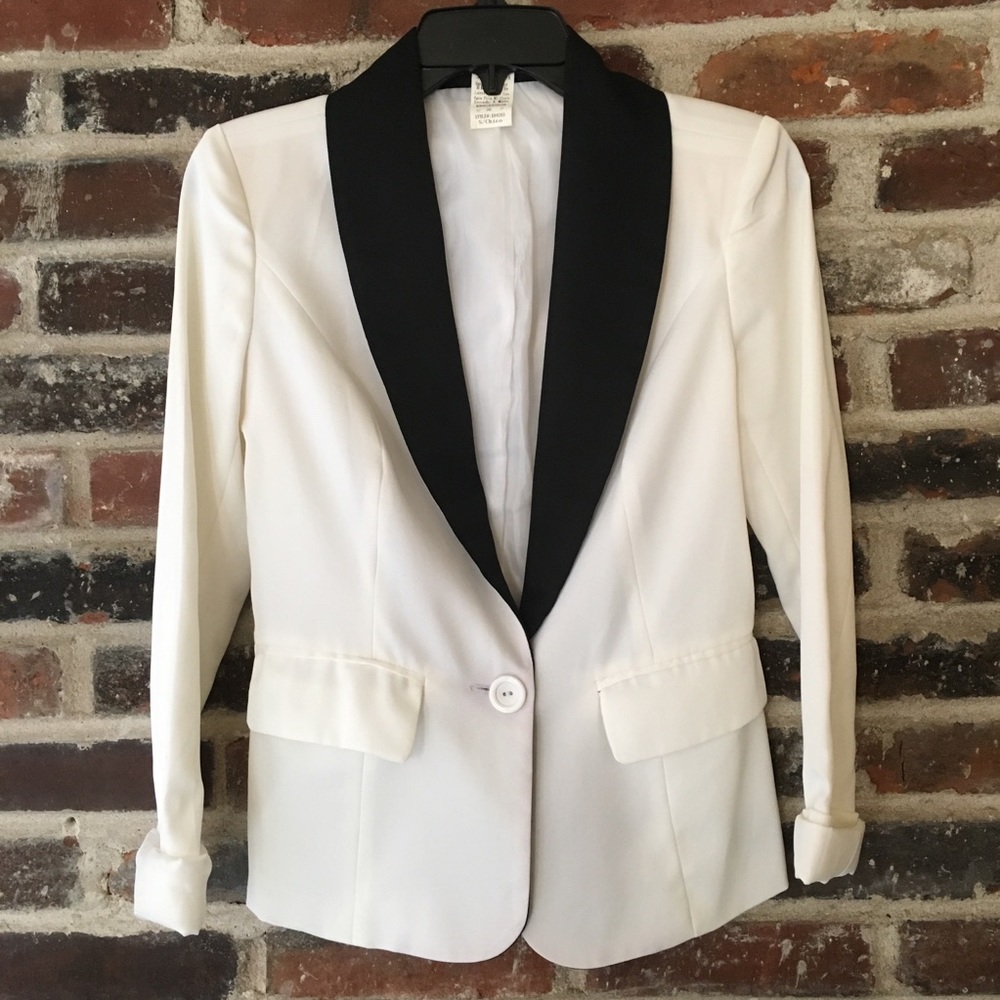 Agaci - White Blazer with Black Lapel